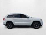 Used 2011 Jeep Grand Cherokee Laredo image 4