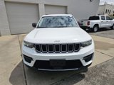 Used 2023 Jeep Grand Cherokee Laredo image 2