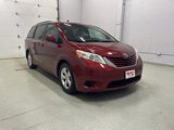 Used 2016 Toyota Sienna LE image 2