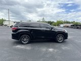 Used 2018 Toyota Highlander XLE image 3