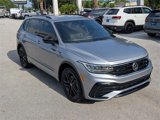 Used 2022 Volkswagen Tiguan SE R-Line image 2
