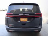Used 2023 Chrysler Pacifica Touring-L image 4