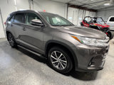 Used 2017 Toyota Highlander XLE image 3