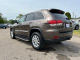 Used 2021 Jeep Grand Cherokee Laredo image 3