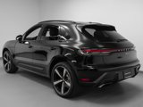 Certified 2024 Porsche Macan image 3