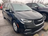 Used 2023 Chrysler Pacifica Touring-L image 2
