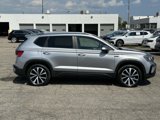 Certified 2022 Volkswagen Taos SE image 2