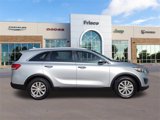 Used 2017 Kia Sorento LX w/ LX Convenience Package image 2