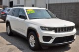 Used 2023 Jeep Grand Cherokee Laredo image 2