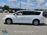 Used 2022 Chrysler Pacifica Touring-L image 4