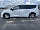 Used 2023 Chrysler Pacifica Touring-L image 2