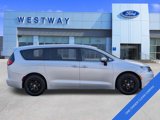 Used 2022 Chrysler Voyager LX image 3