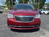 Used 2015 Chrysler Town & Country Touring image 3