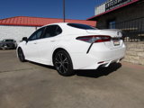 Used 2018 Toyota Camry SE image 3