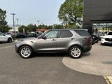 Used 2017 Land Rover Discovery HSE image 2