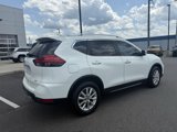 Used 2017 Nissan Rogue SV image 3