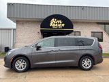 Used 2023 Chrysler Voyager LX image 2
