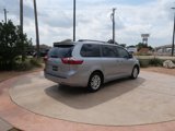 Used 2016 Toyota Sienna XLE image 2