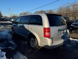 Used 2009 Chrysler Town & Country LX image 3