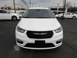 Certified 2023 Chrysler Pacifica Touring-L image 3