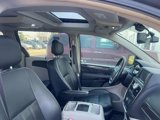 Used 2016 Chrysler Town & Country Touring-L image 4