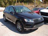 Used 2016 Volkswagen Touareg Lux image 2