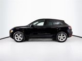 Certified 2021 Porsche Macan image 2