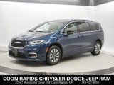 New 2025 Chrysler Pacifica Select image 1