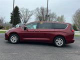 Used 2017 Chrysler Pacifica Touring image 4