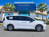New 2025 Chrysler Pacifica Select image 4