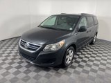 Used 2011 Volkswagen Routan SE image 3