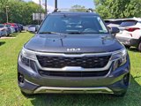 Certified 2022 Kia Seltos EX image 2
