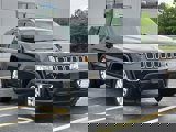 Used 2021 Jeep Grand Cherokee Laredo image 2