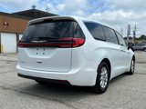 Used 2023 Chrysler Pacifica Touring-L image 3