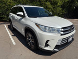 Used 2017 Toyota Highlander image 3