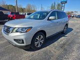 Used 2018 Nissan Pathfinder SV image 2