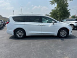 Used 2018 Chrysler Pacifica Touring-L image 2