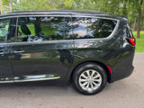 Used 2017 Chrysler Pacifica Touring-L image 4