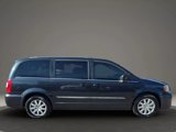 Used 2014 Chrysler Town & Country Touring image 3