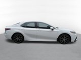 Used 2022 Toyota Camry SE image 2