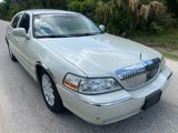 Used 2007 Lincoln Town Car Signature image 3