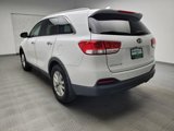 Used 2017 Kia Sorento LX w/ LX Convenience Package image 5