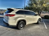 Used 2017 Toyota Highlander SE image 4
