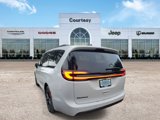 New 2025 Chrysler Pacifica Select image 3