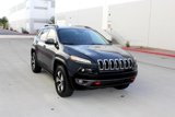 Used 2017 Jeep Cherokee Trailhawk image 3