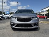 Used 2021 Chrysler Pacifica Touring-L image 3