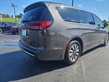Used 2022 Chrysler Pacifica Touring-L w/ Uconnect Theater Family Group image 5