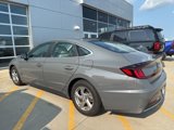 Used 2021 Hyundai Sonata SE w/ Preferred Accessory Package image 3