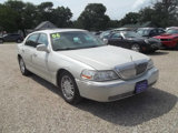 Used 2006 Lincoln Town Car Signature Limited image 3