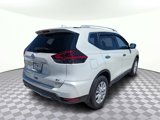 Used 2018 Nissan Rogue SV image 4